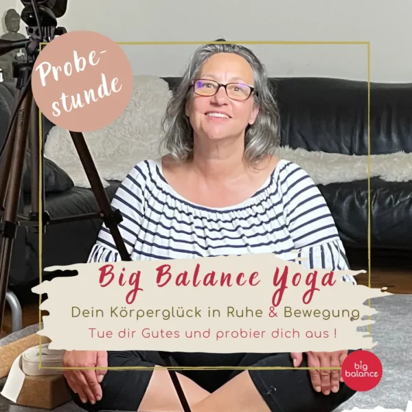 Frau lächelt in Kamera und freut sich auf die Big Balance Yoga Probestunde