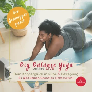 Mollige Frau im Vierfüßlerstand macht Online Big Yoga
